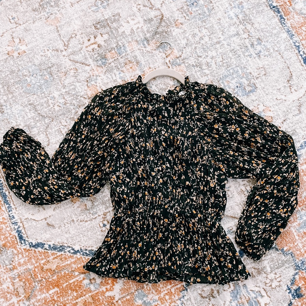Vici long sleeve billowy blouse...Navy color